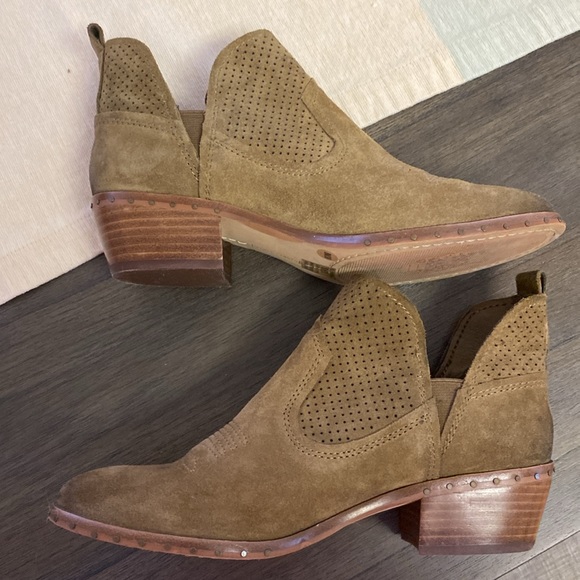 Vince Camuto booties - Picture 2 of 6